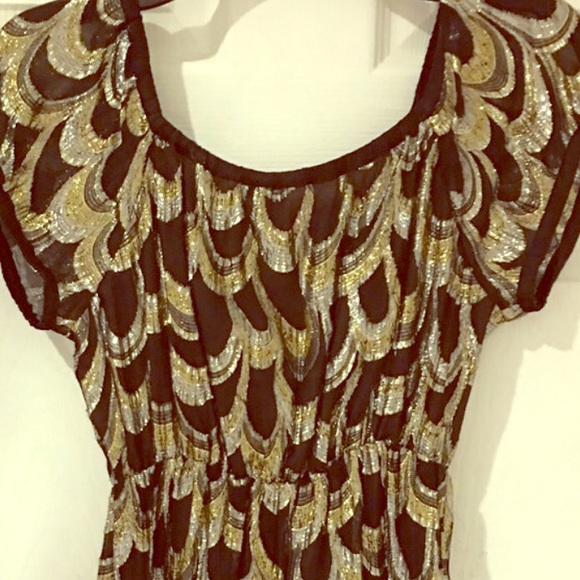 ❌SOLD❌ PEACOCK PATTERN CAPPED SLEEVE TOP WITH BOW - Picture 2 of 5